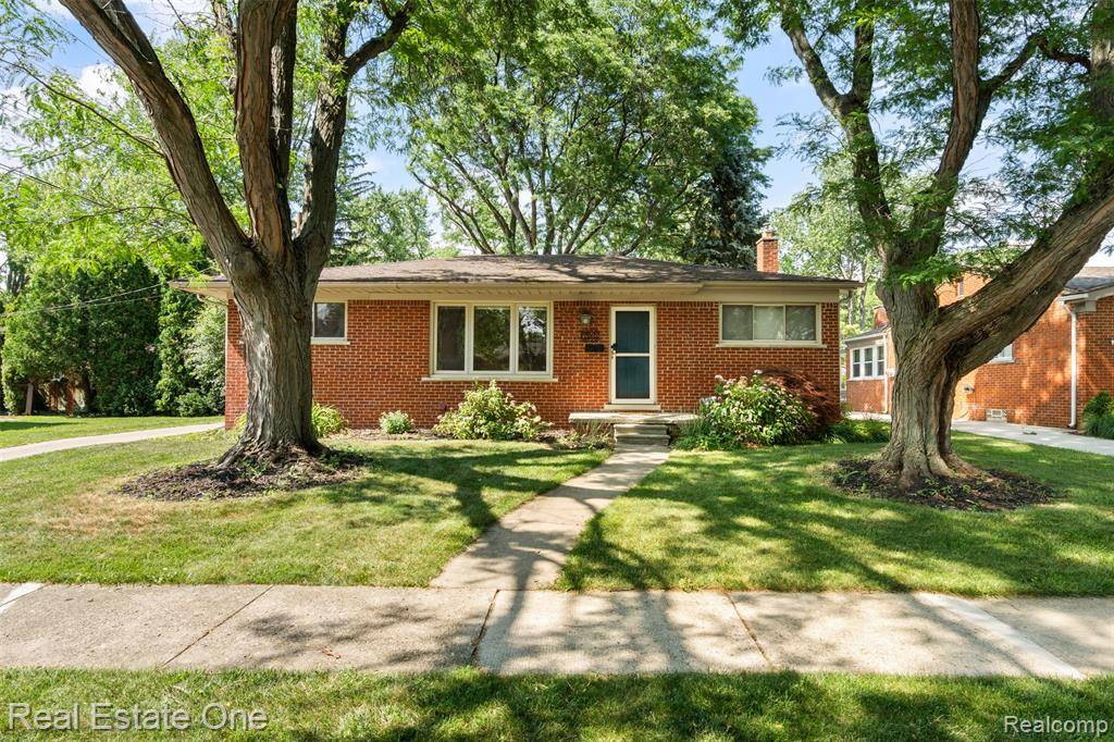 Beverly Hills Vlg, MI 48025,17022 Marguerite Street