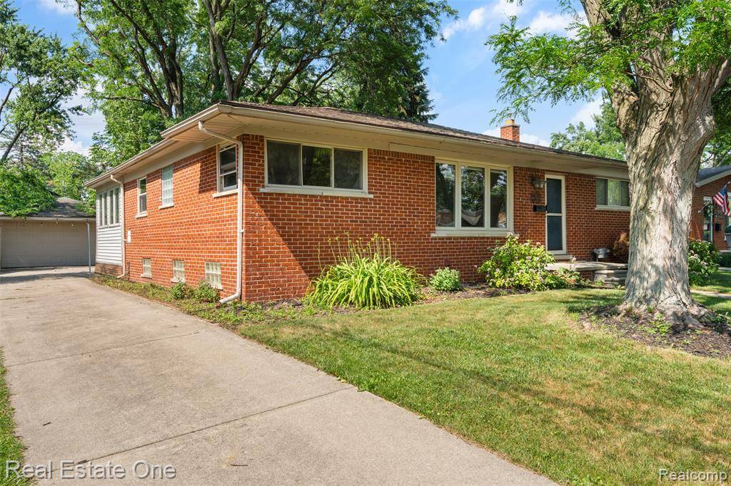 Beverly Hills Vlg, MI 48025,17022 Marguerite Street