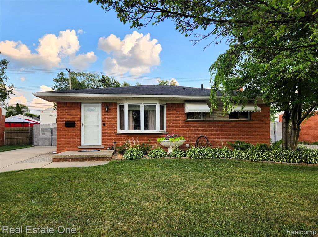 Roseville, MI 48066,15622 Chestnut Street