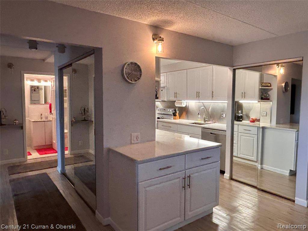 Dearborn, MI 48124,21800 MORLEY Avenue 607
