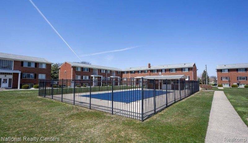 Sterling Heights, MI 48312,8160 CRESTVIEW DRIVE #2 Drive