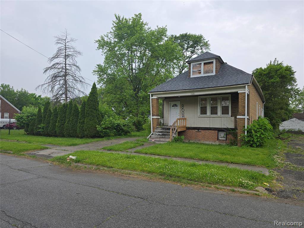 Detroit, MI 48228,8085 Warwick