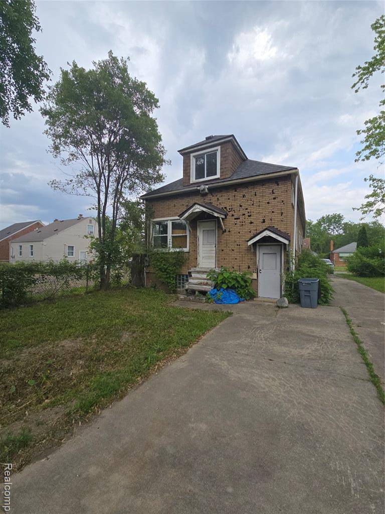 Detroit, MI 48228,8085 Warwick