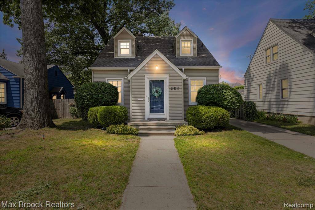 Royal Oak, MI 48067,903 Oakridge Avenue