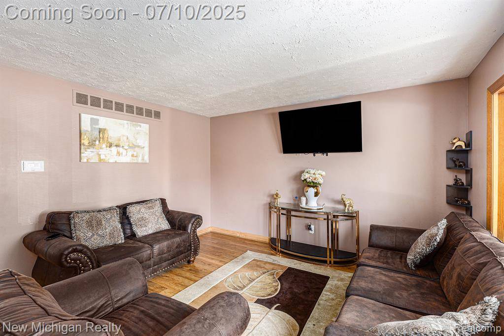 Clinton Twp, MI 48038,41173 Cimarron Street