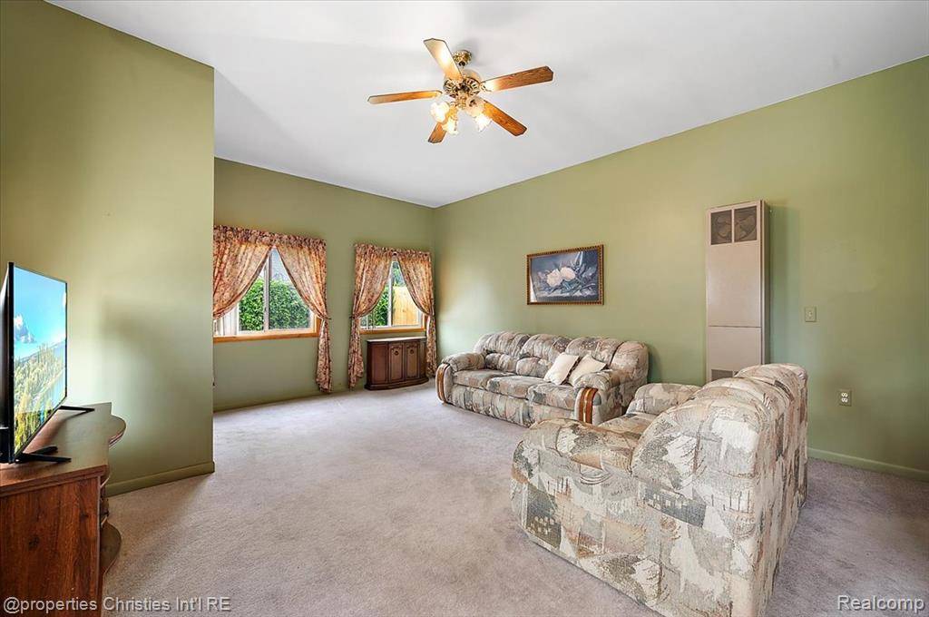 Waterford Twp, MI 48327,4681 Cass Elizabeth Road