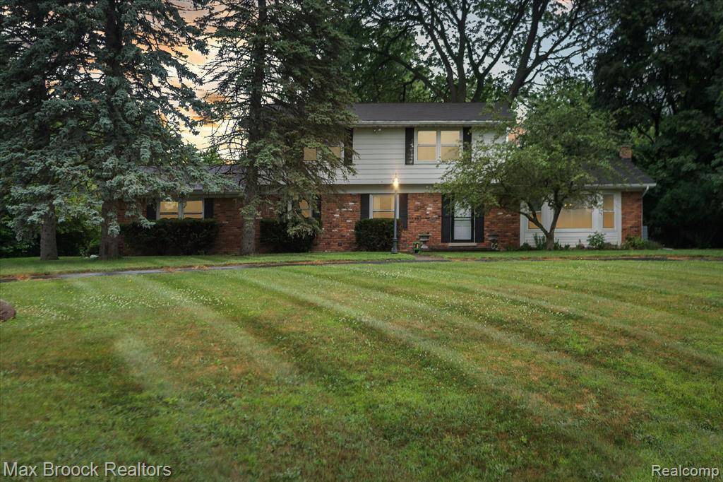 Troy, MI 48098,6810 Killarney Drive