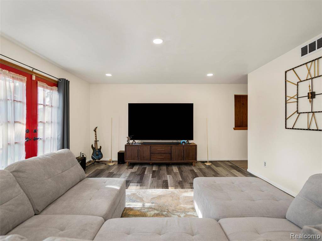 Fraser, MI 48026,32721 Stoneybrook Lane