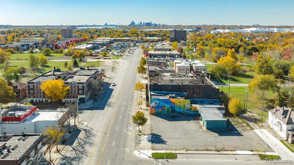 Detroit, MI 48215,14241 E JEFFERSON Avenue