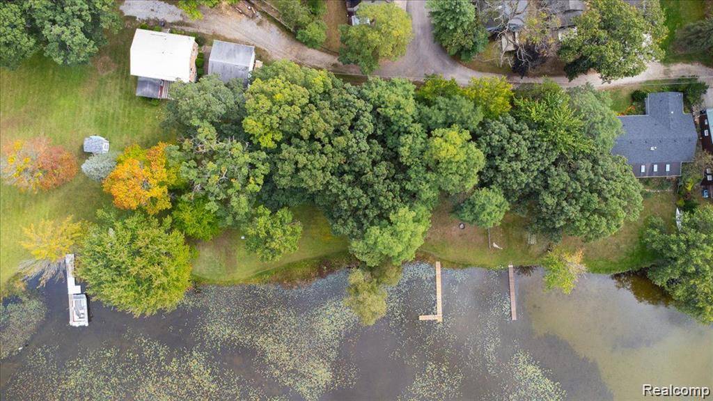 Pinckney Vlg, MI 48169,10350 Half Moon Drive