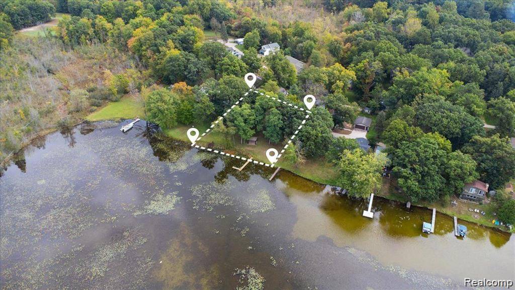 Pinckney Vlg, MI 48169,10350 Half Moon Drive