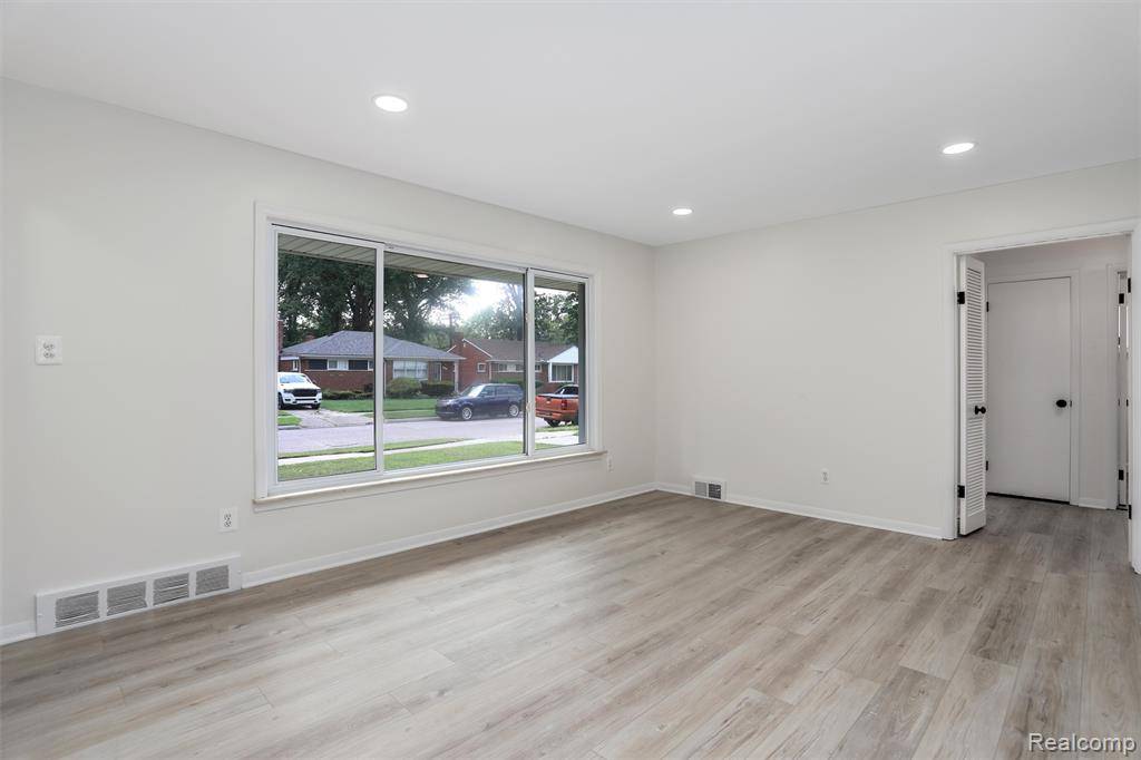 Oak Park, MI 48237,21710 Whitmore Street