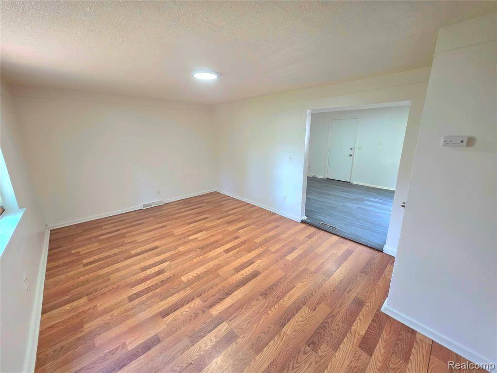 Westland, MI 48186,2313 Deerfield Court