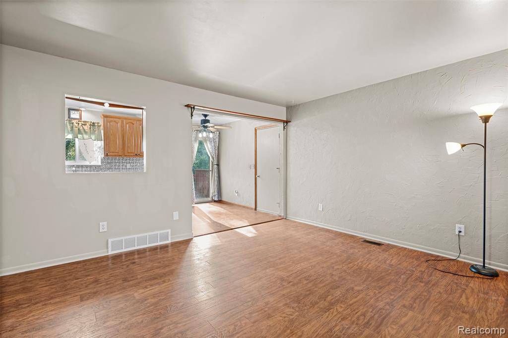 West Bloomfield Twp, MI 48324,1560 Mercedes Street
