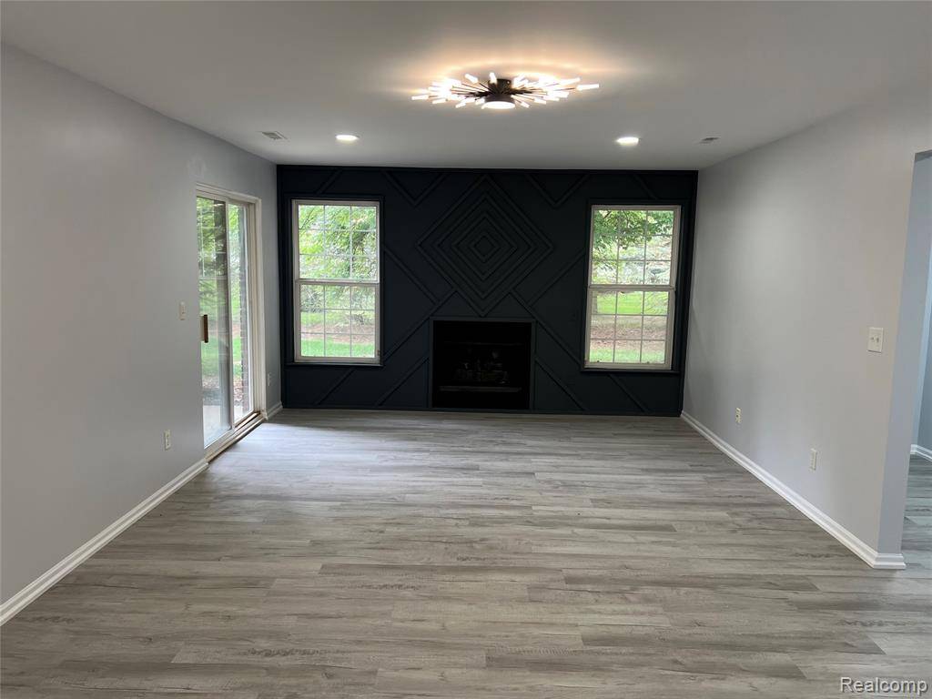 Sterling Heights, MI 48314,5408 Pine Aires Drive 84