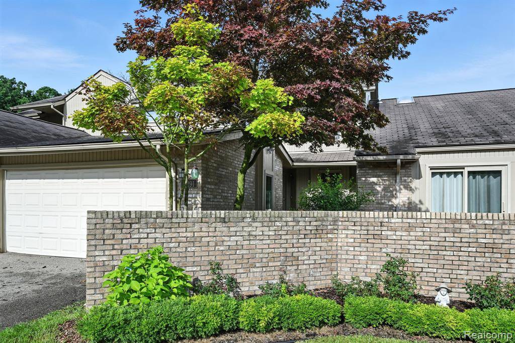 West Bloomfield Twp, MI 48323,4291 Foxpointe Drive 29 53