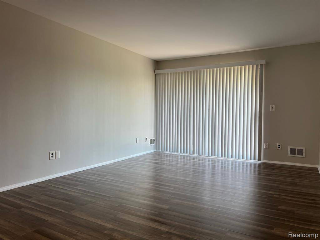 Sterling Heights, MI 48312,12082 15 Mile Road #37