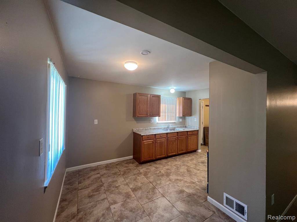 Dearborn Heights, MI 48125,25728 Amherst Street