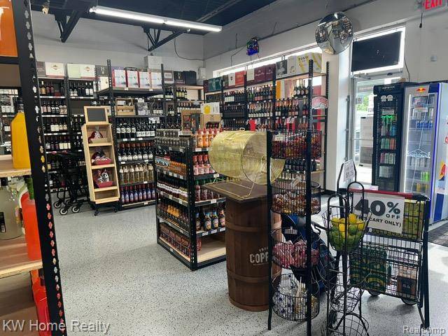 Waterford Twp, MI 48327,333 N Waterford Road