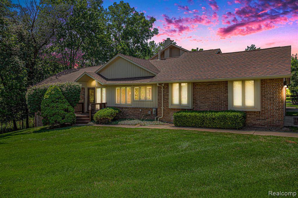 West Bloomfield Twp, MI 48322,5503 Walnut Circle W