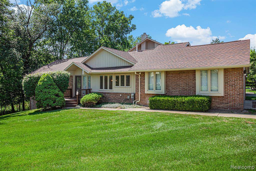 West Bloomfield Twp, MI 48322,5503 Walnut Circle W
