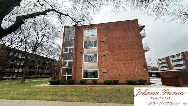 Royal Oak, MI 48073,2925 W 13 Mile Road 1 405