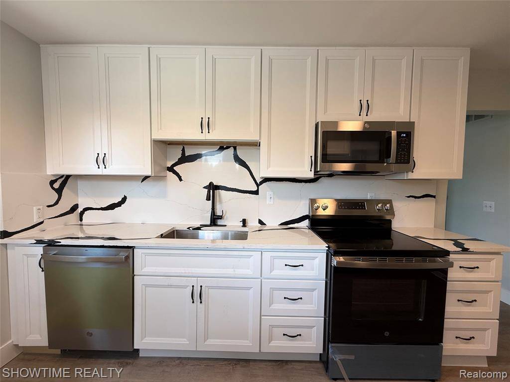 Roseville, MI 48066,19000 FLORAIN Street