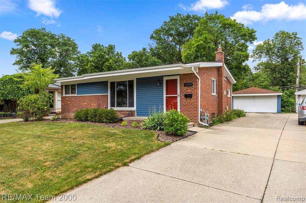 Dearborn Heights, MI 48127,7396 N Charlesworth Street