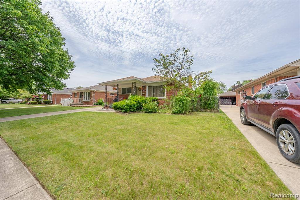 Dearborn Heights, MI 48125,4442 McKinley Street