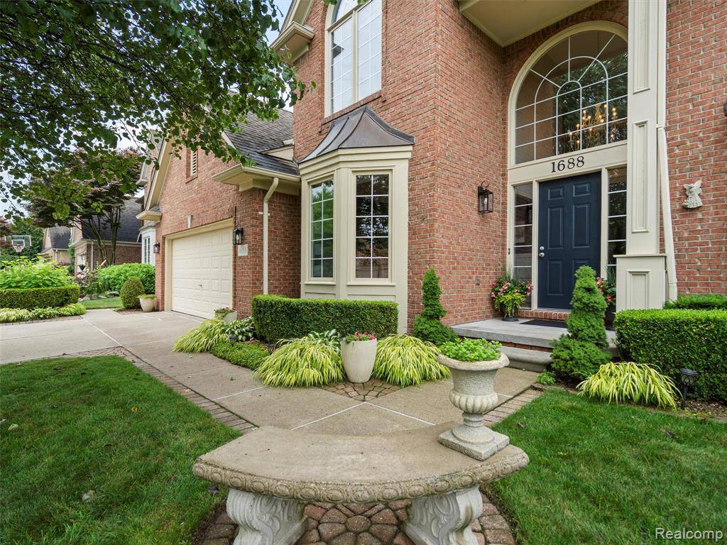 Rochester, MI 48307,1688 Chase Drive