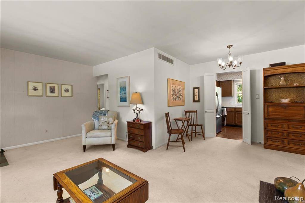 Beverly Hills Vlg, MI 48025,15588 Kirkshire Avenue