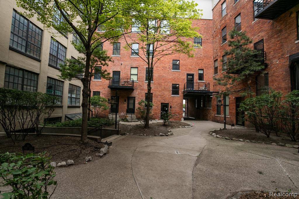 Detroit, MI 48207,6533 E JEFFERSON Avenue 109J