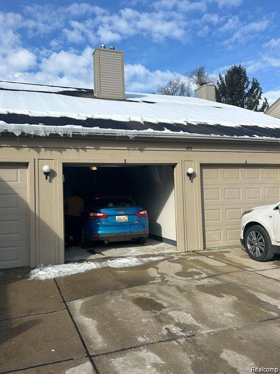 Waterford Twp, MI 48327,180 PINE TREE RIDGE Drive 3