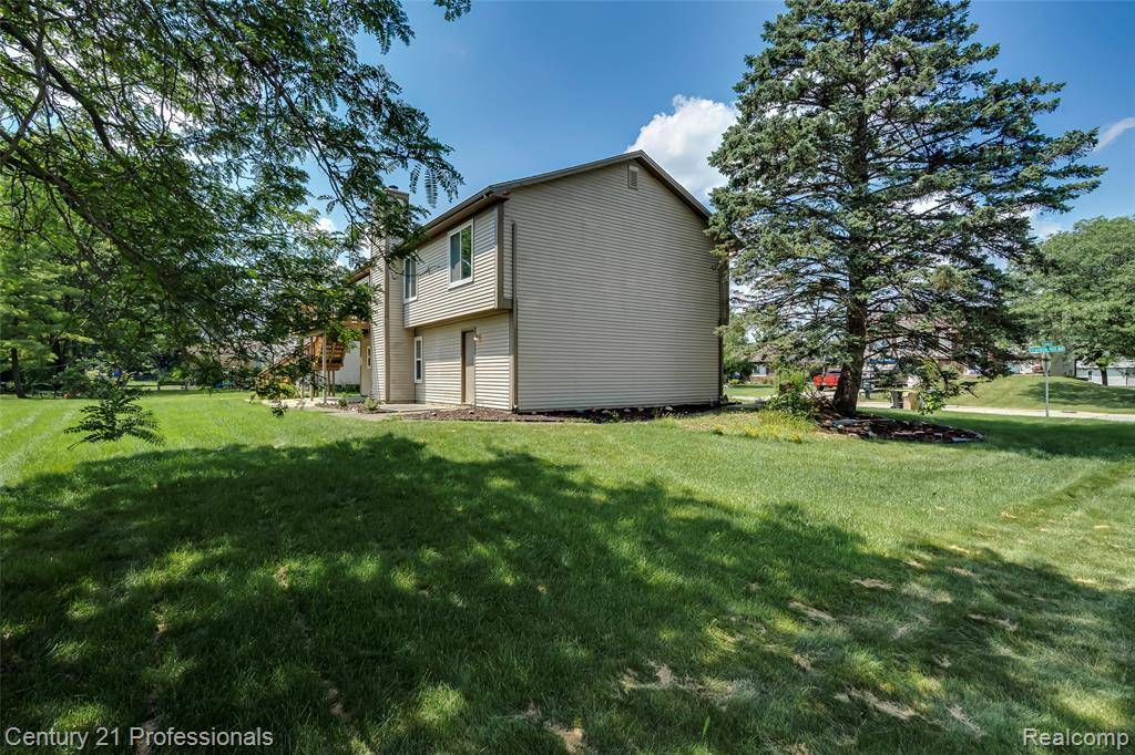 Novi, MI 48375,40309 Franklin Mill Street