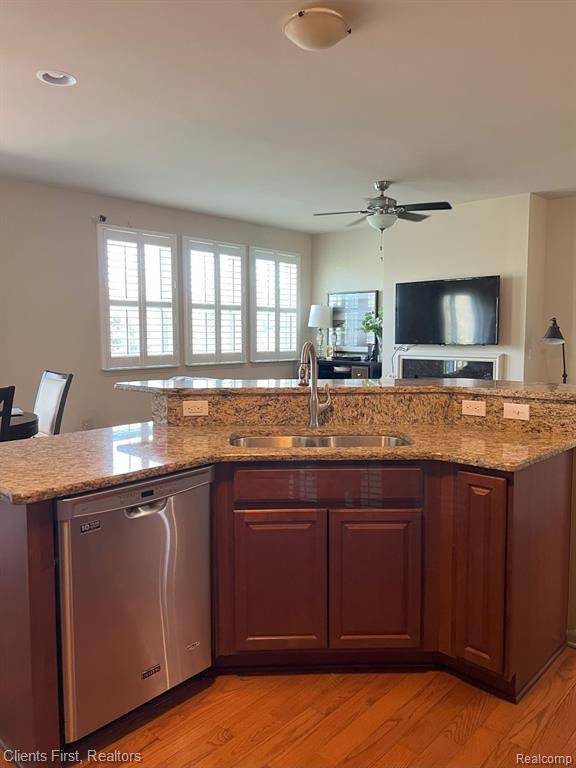 South Lyon, MI 48178,1082 PADDOCK Drive 78
