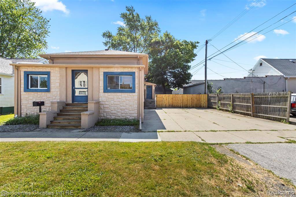 Marine City, MI 48039,128 N Mary Street