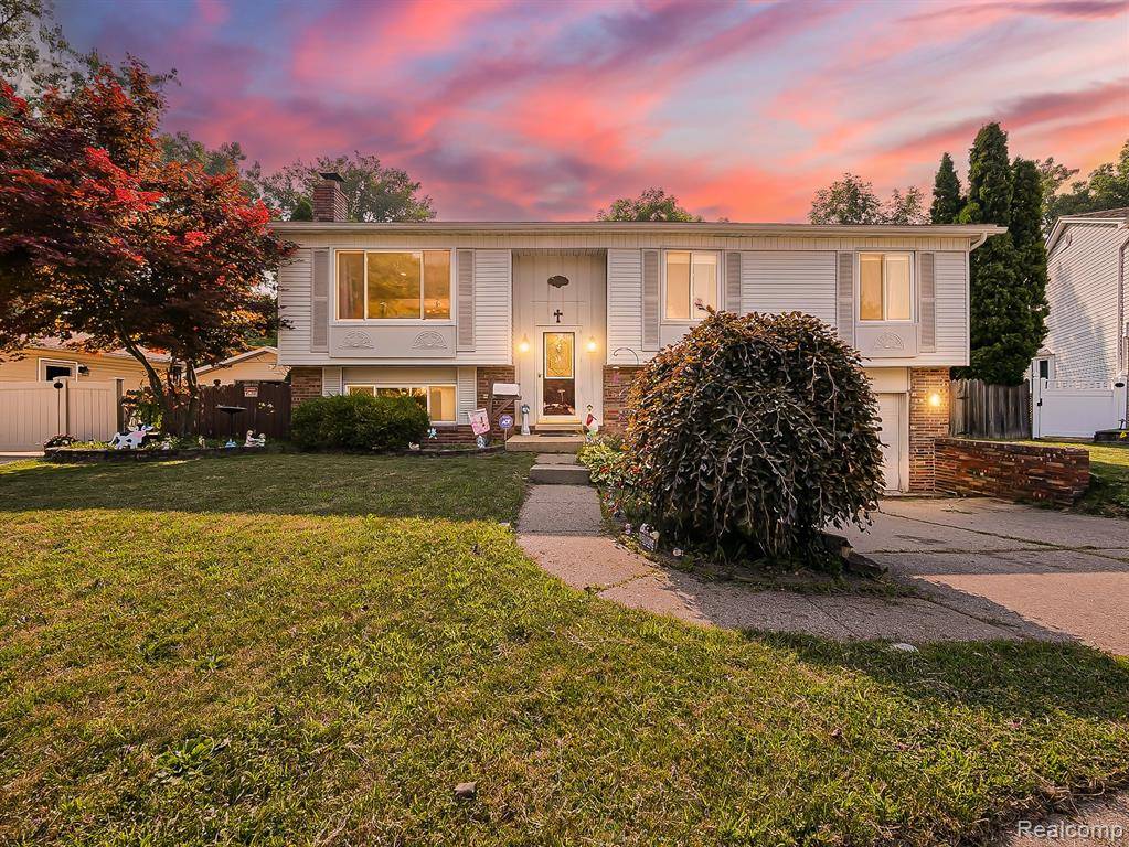 Westland, MI 48186,900 Surrey Heights