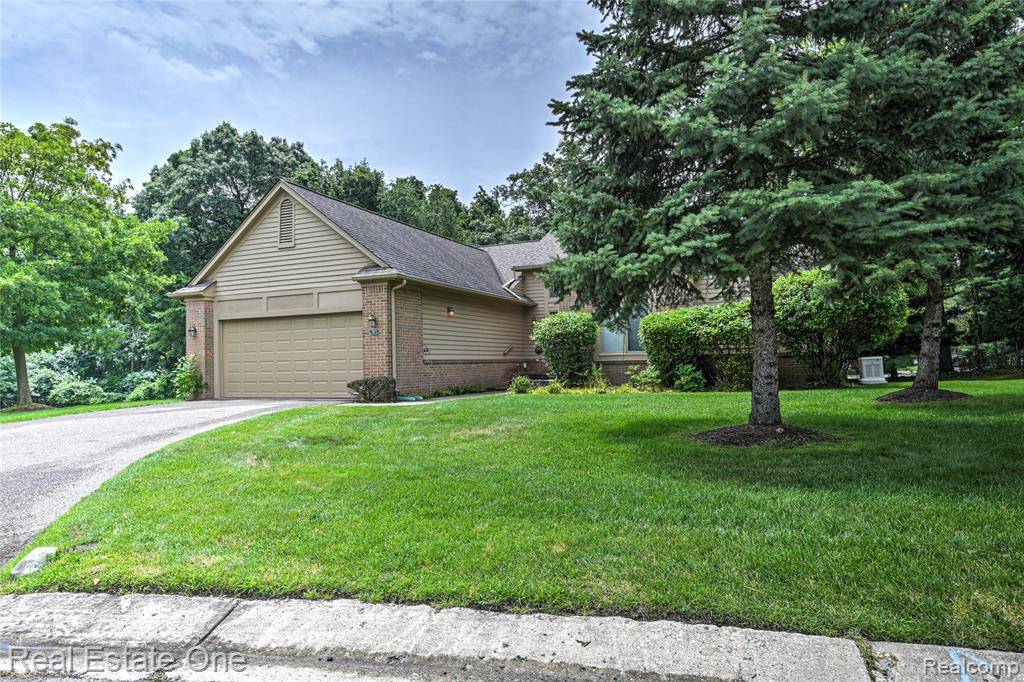 West Bloomfield Twp, MI 48323,7071 Deerwood Trail 28