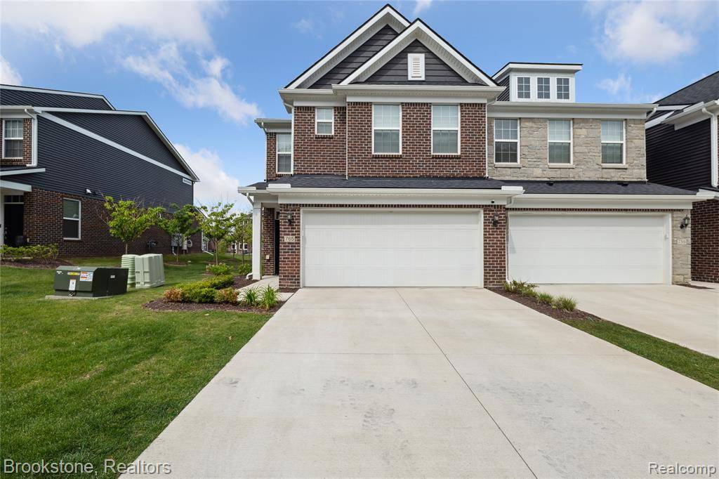 Rochester Hills, MI 48307,765 Hummingbird Drive