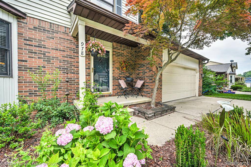 Brighton, MI 48116,978 Oak Ridge Circle