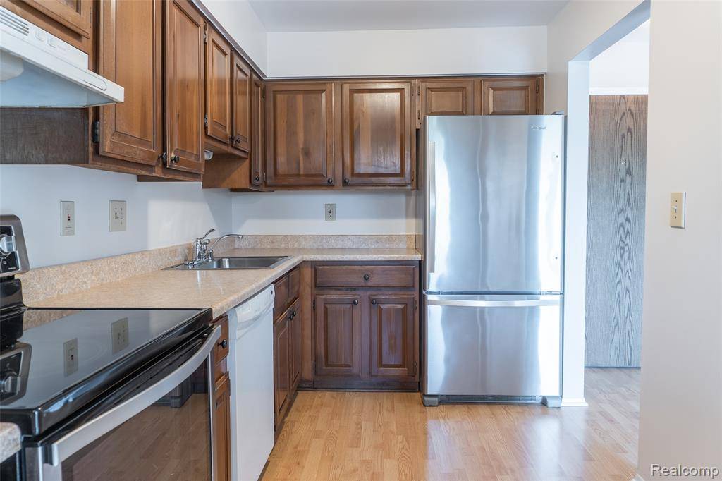Farmington Hills, MI 48334,30515 W 14 Mile Road 37
