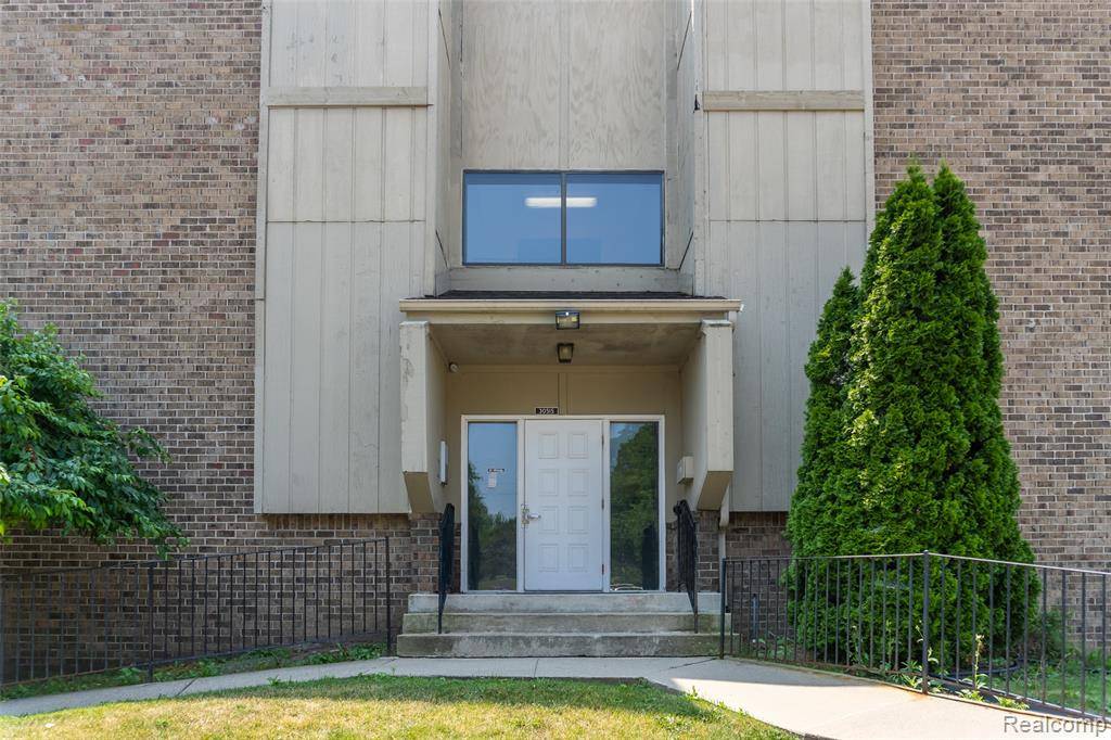 Farmington Hills, MI 48334,30515 W 14 Mile Road 37