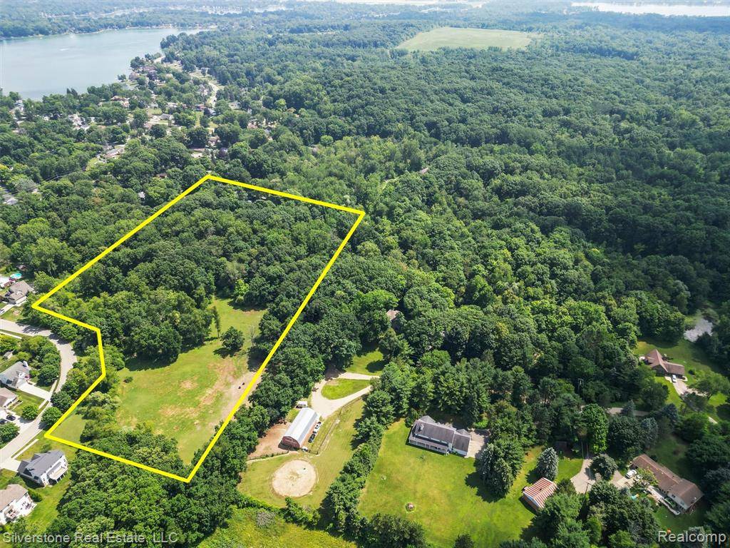 Waterford Twp, MI 48329,000 West Pointe Dr