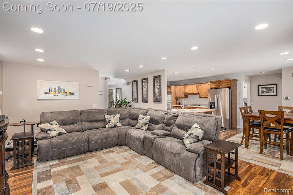 Rochester Hills, MI 48309,3074 Woodcrest Road