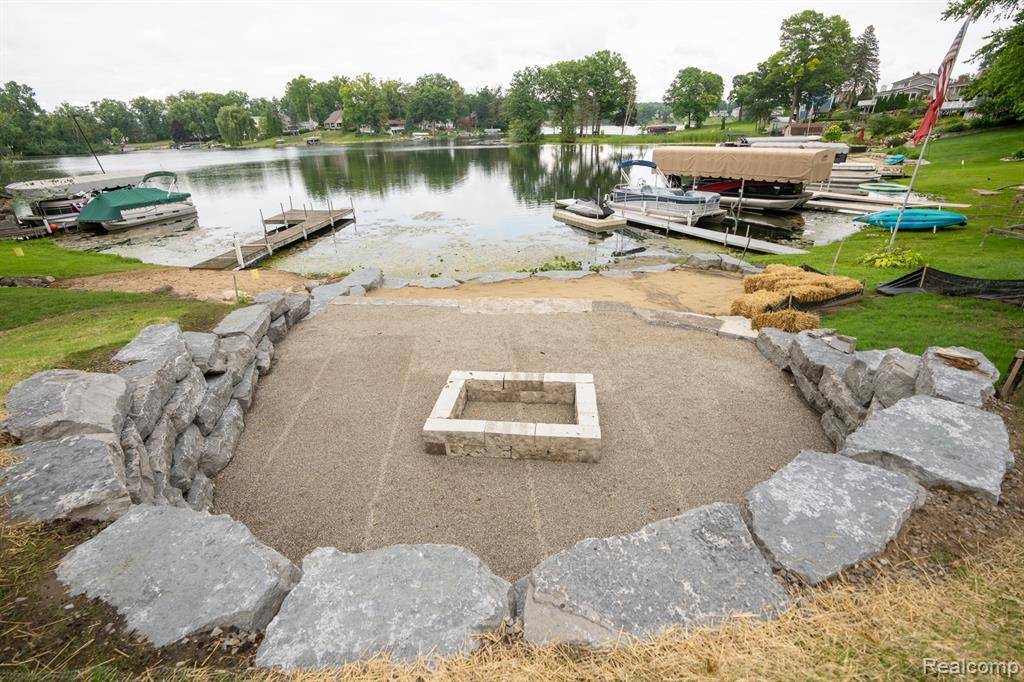 Springfield Twp, MI 48350,10418 KING Road