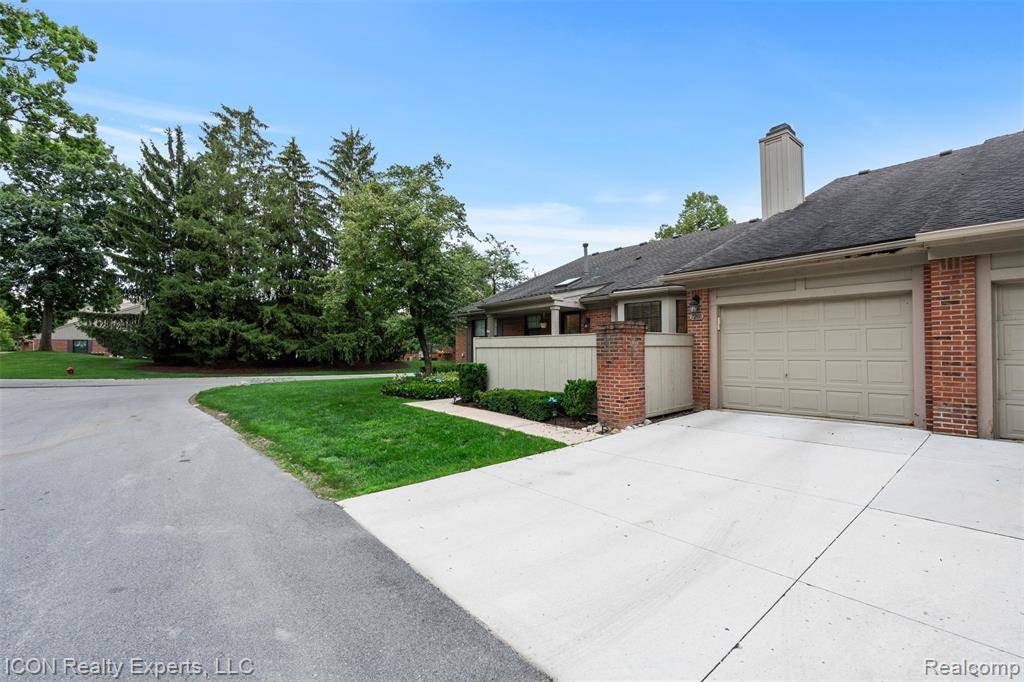 West Bloomfield Twp, MI 48322,7208 Green Farm Road 154