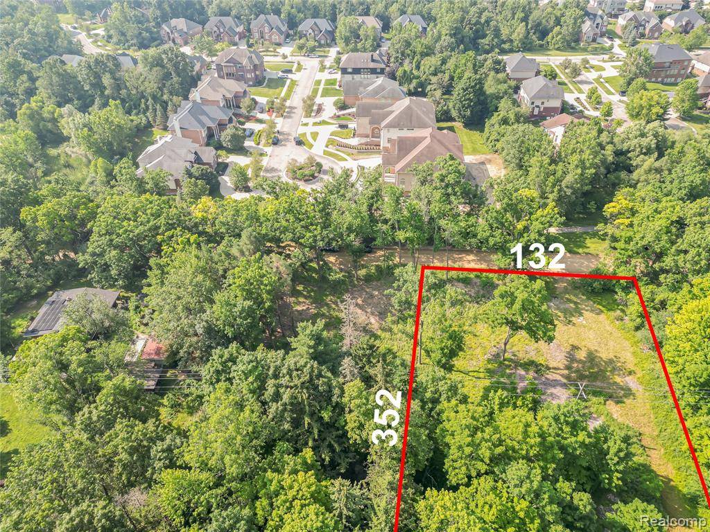 West Bloomfield Twp, MI 48323,7230 Walnut Lake lot 1 Road