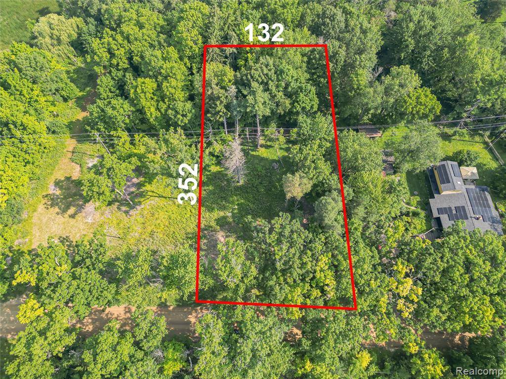 West Bloomfield Twp, MI 48323,7230 Walnut Lake Rd - lot 2 Road