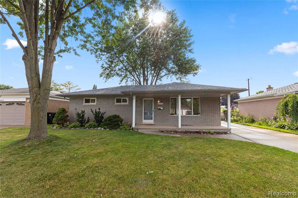 Roseville, MI 48066,27737 Groveland Street