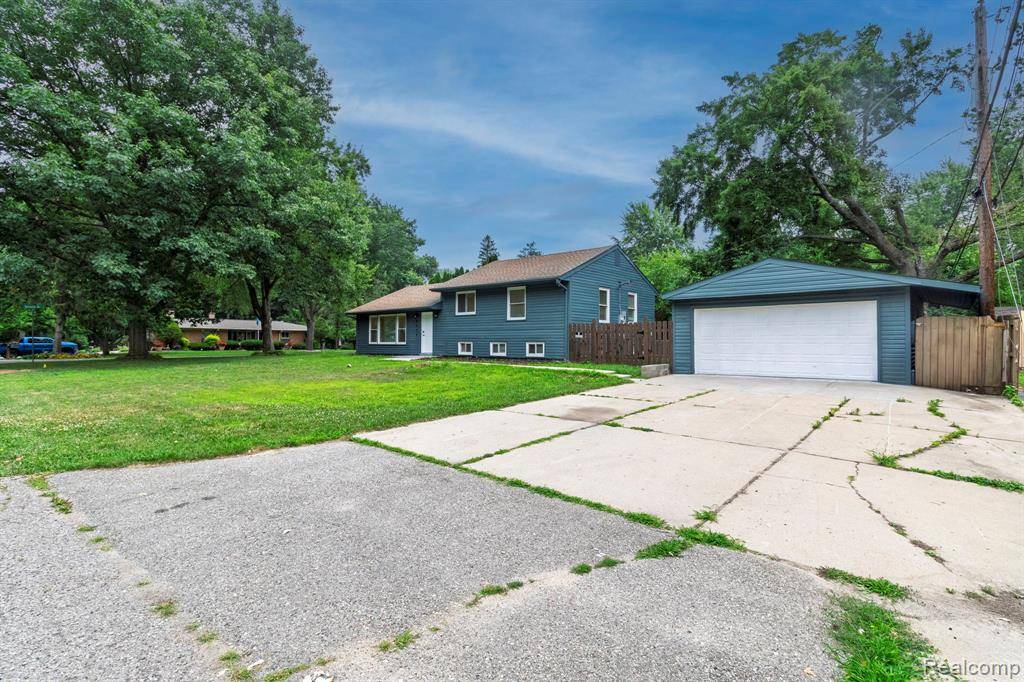 Waterford Twp, MI 48327,5835 Forestal Drive